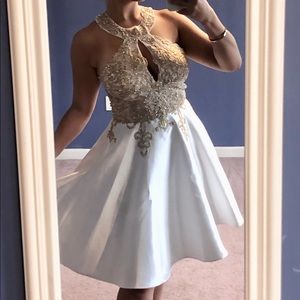 Brand New Never Used dress, bought it for engagement photoshoot.
I am 5’1” 130lb